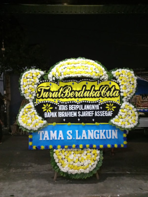 Papan Bunga Duka di Amar
